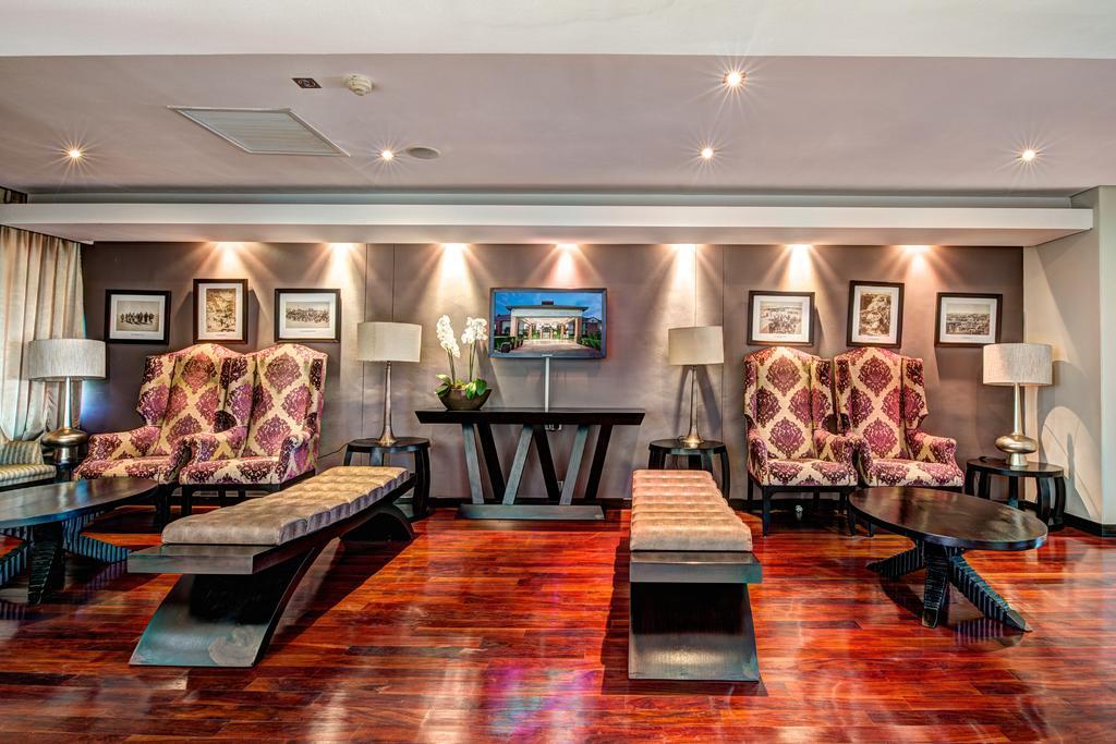 Royal Marang Hotel Phokeng Dış mekan fotoğraf The lounge at the airport