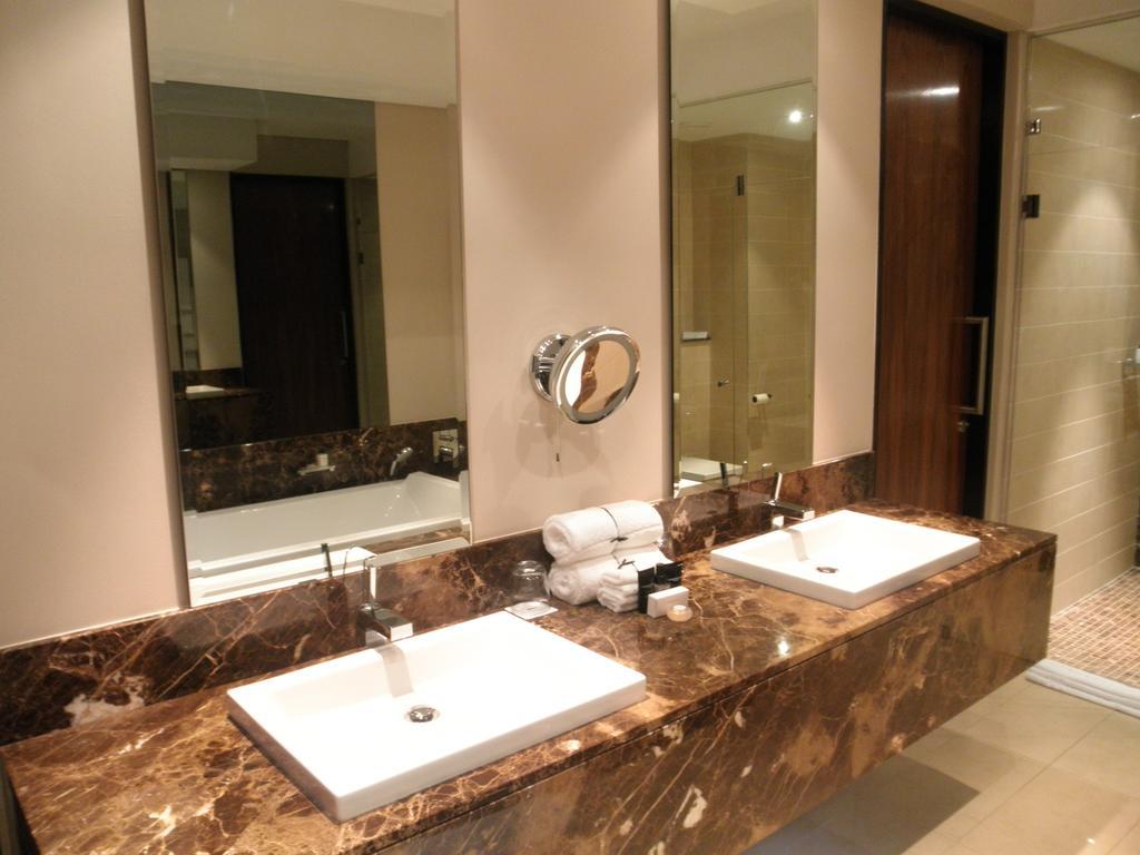 Royal Marang Hotel Phokeng Oda fotoğraf Bathroom