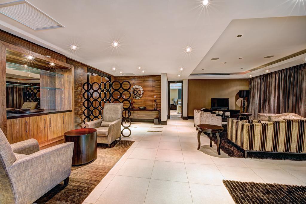 Royal Marang Hotel Phokeng Oda fotoğraf The interior of the hotel