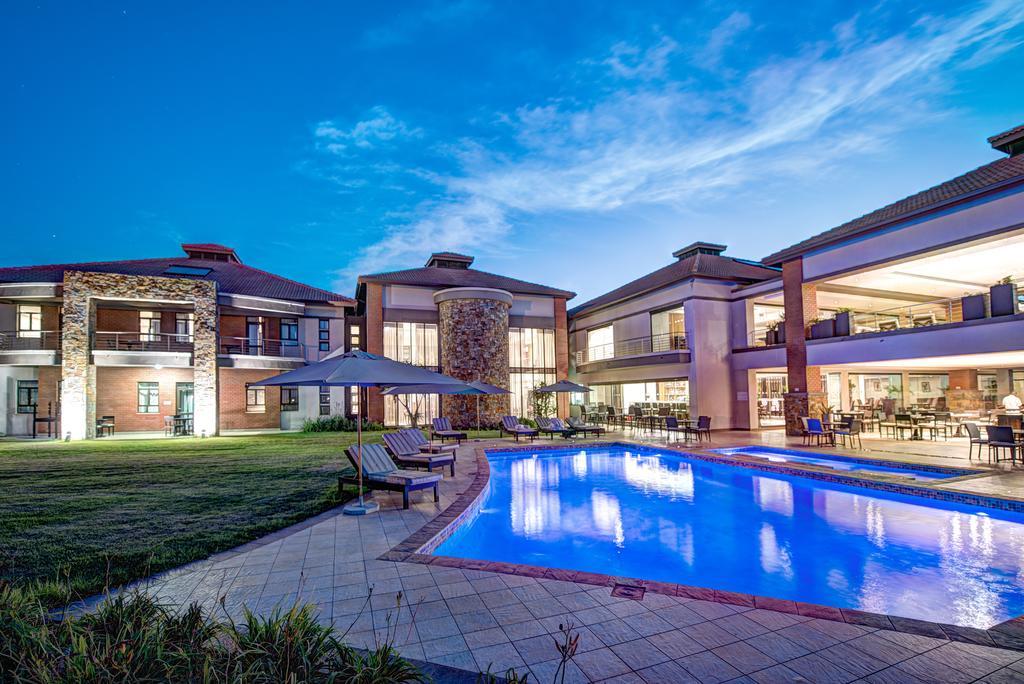 Royal Marang Hotel Phokeng Dış mekan fotoğraf The clubhouse at the Waterfall Equestrian Estate