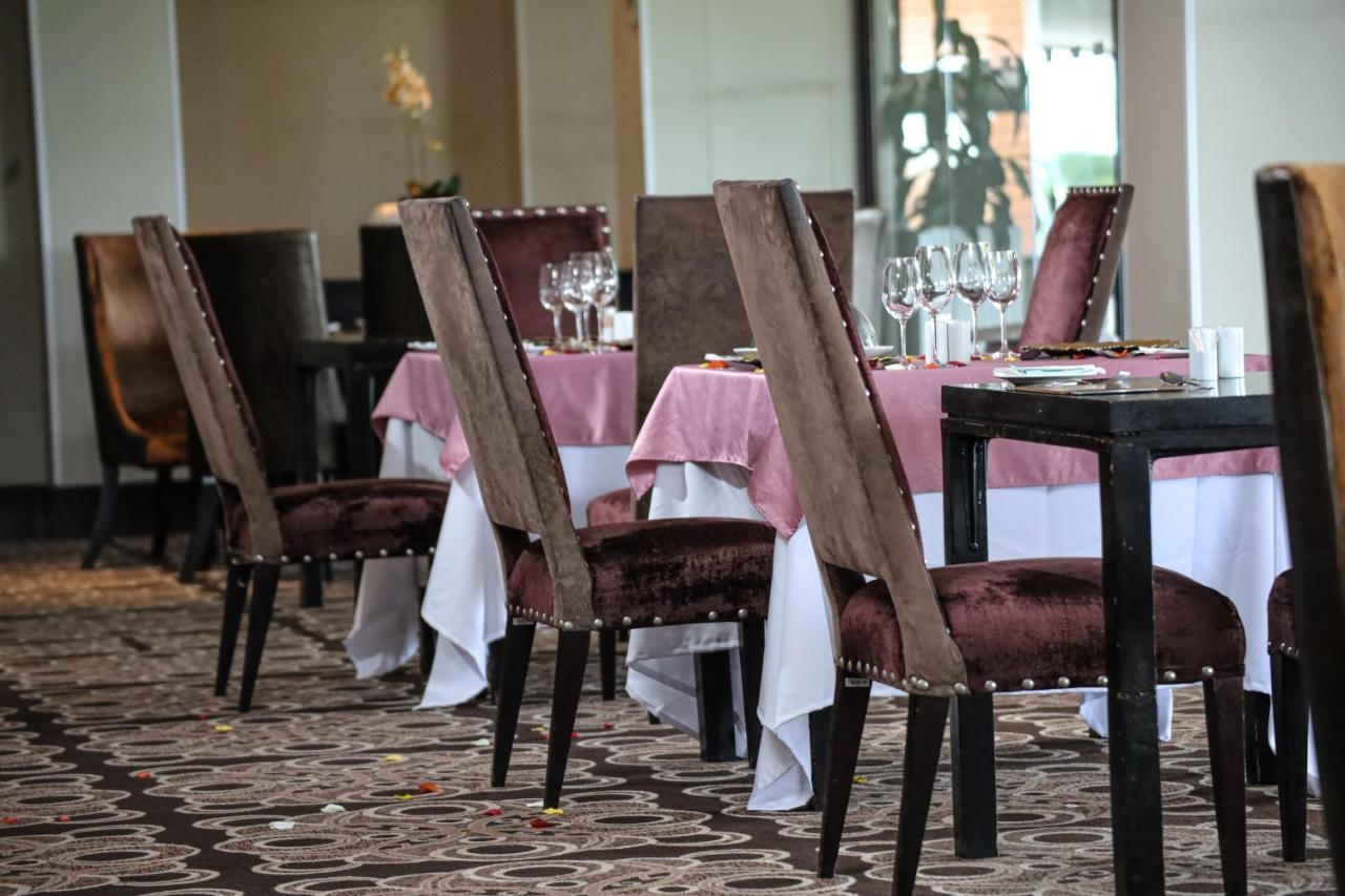 Royal Marang Hotel Phokeng Dış mekan fotoğraf Restaurant